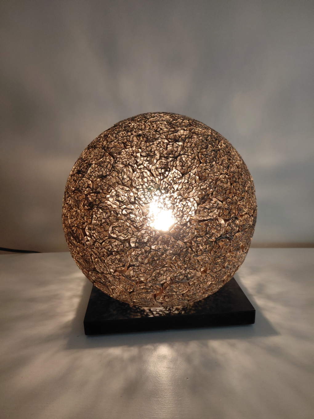 LAMPE BOULE diam 25 cm su socle noir