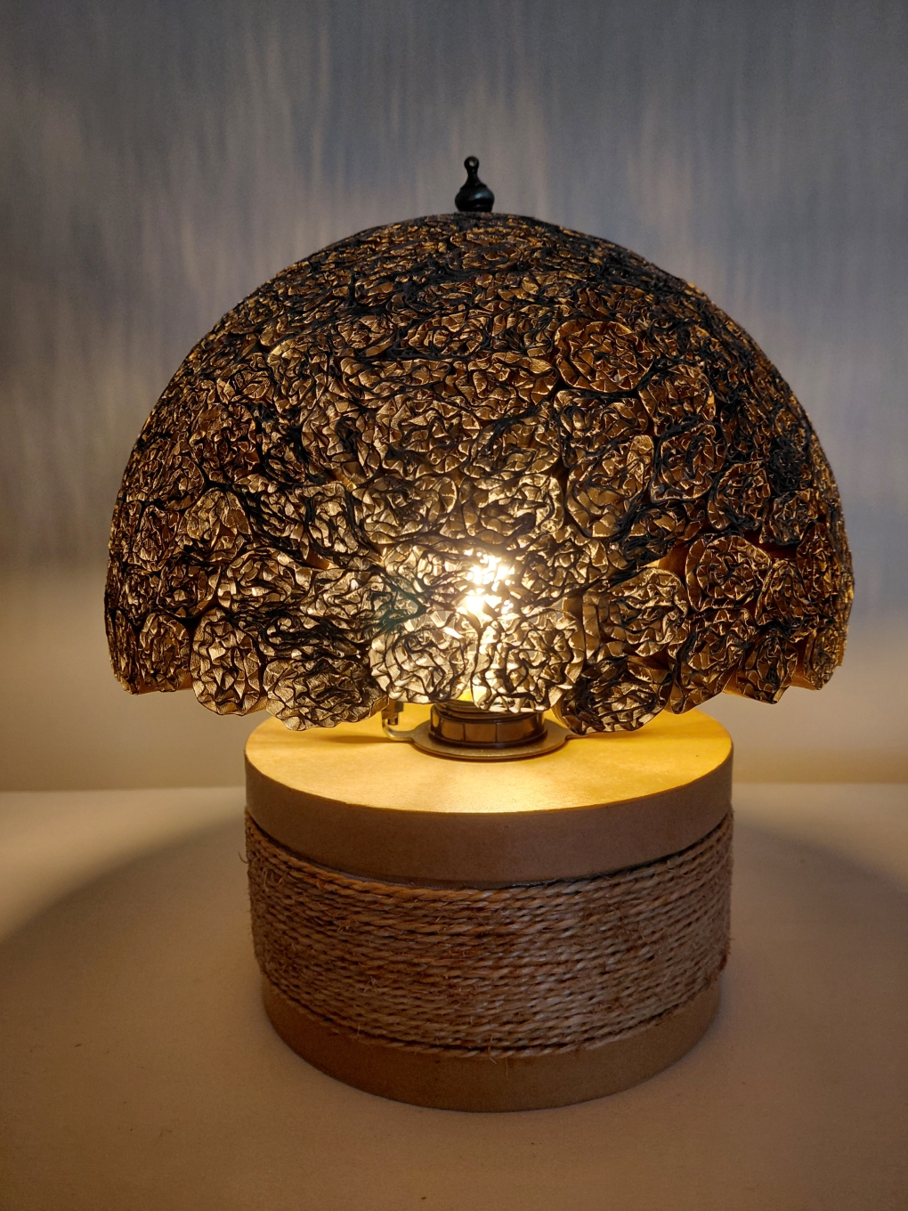 LAMPE CHAMPIGNON pied carton et corde claire