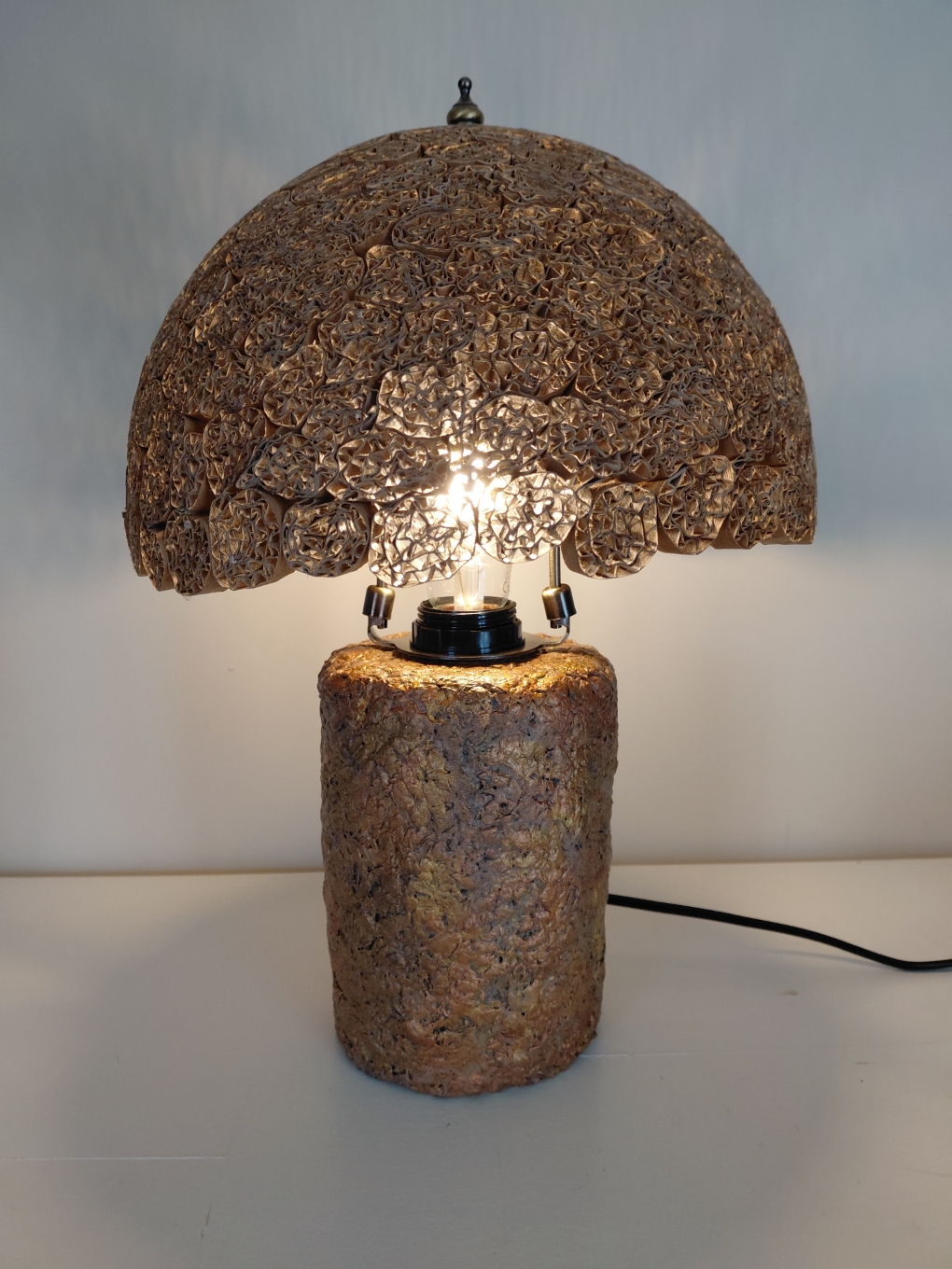 LAMPE CHAMPIGNON socle carton mâché effet cuivre