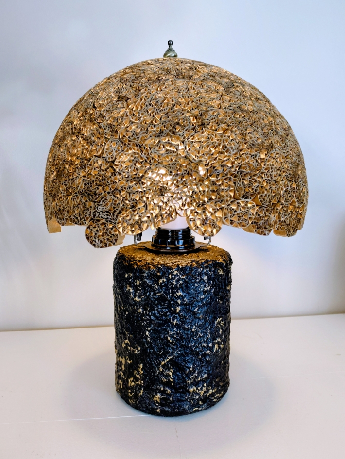 LAMPE CHAMPIGNON pied noir et or autonome